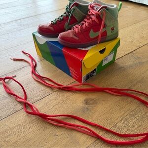 Nike XB Dunk Strawberry Cough